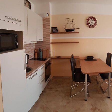 Apartment Sea Space 2 Dobra Voda Luaran gambar