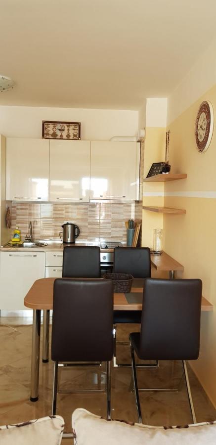 Apartment Sea Space 2 Dobra Voda Luaran gambar