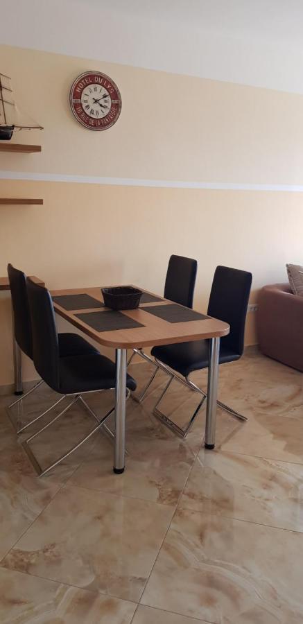 Apartment Sea Space 2 Dobra Voda Luaran gambar