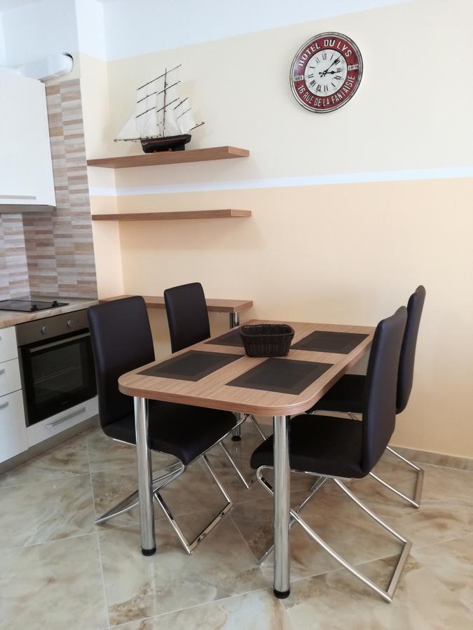 Apartment Sea Space 2 Dobra Voda Luaran gambar